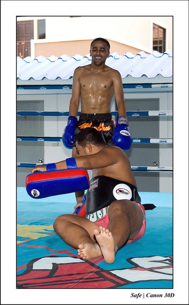 2006 - 08 - Pattaya - Boxe Tony - Karym 01